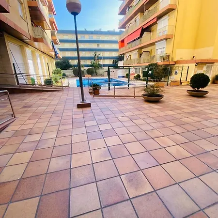 Piso Shic De Playa Fenals Con Terraza Y Piscina يوريت دي مار