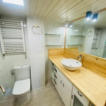 Piso Shic De Playa Fenals Con Terraza Y Piscina شقة يوريت دي مار