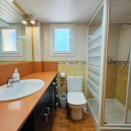 شقة Piso Shic De Playa Fenals Con Terraza Y Piscina