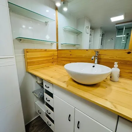 Piso Shic De Playa Fenals Con Terraza Y Piscina *